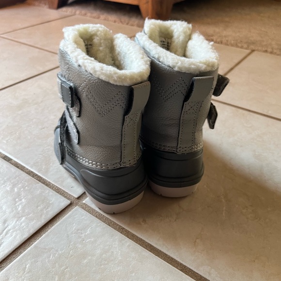 Cat and Jack toddler snow boots - Picture 5 of 8